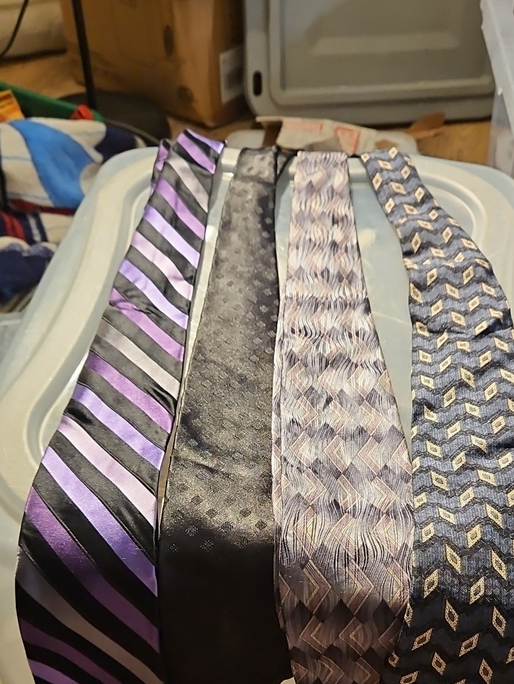4 Men's Purple and Black Patterned Neck Tie - Classic Formal Accessory V45